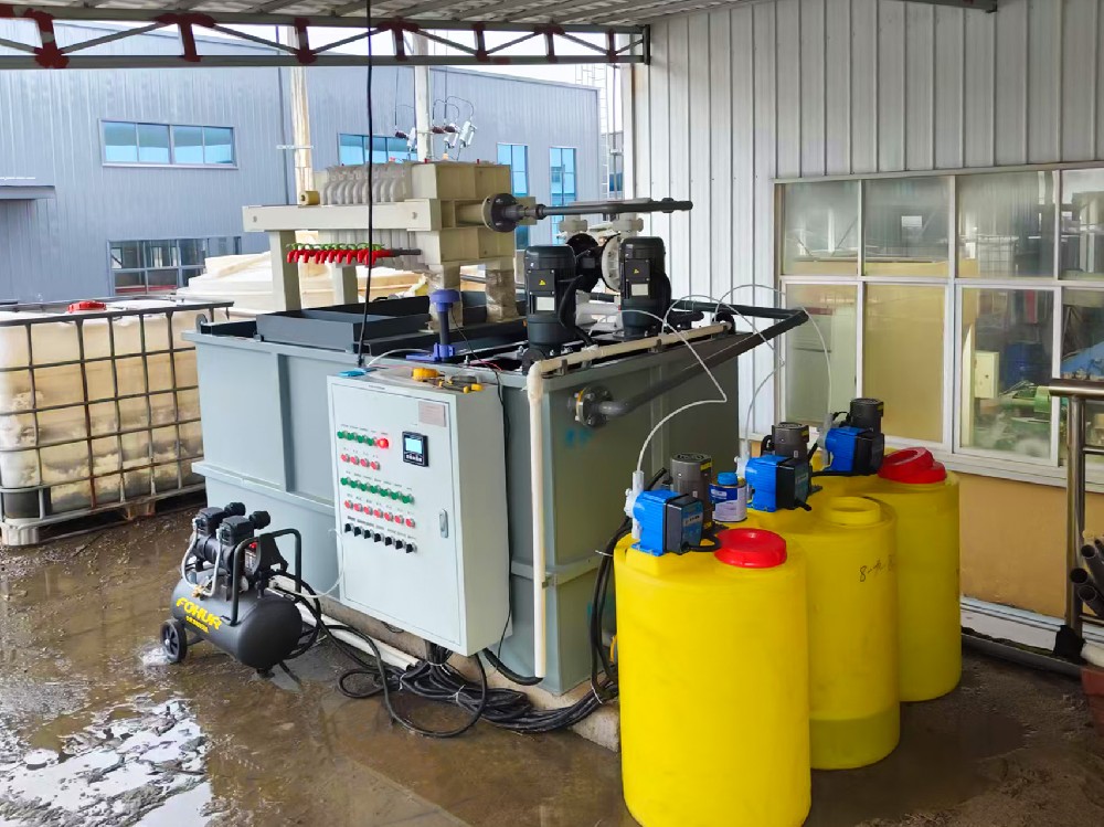 絮凝壓濾一體機(jī)：塑料清洗廢水污泥的高效處理方案及應(yīng)用效果